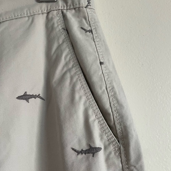 Men’s Old Navy Shark  Print Shorts~Size 29 - Picture 2 of 10